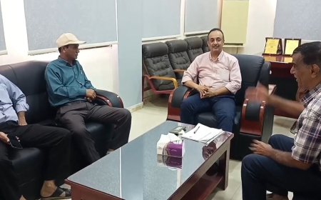 مدير عام صحة عدن يناقش مع جمعية الهلال الأحمر اليمني اوجه التعاون المشترك