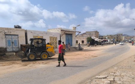 مناطق بروم ميفع تشهد استمرار حملة إزالة ورفع مخلفات الامطار والسيول