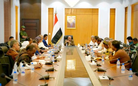 عضو مجلس القيادة محافظ حضرموت يؤكد أهمية التلاحم السياسي والمجتمعي خلال لقاء موسّع مع الأحزاب والمكونات