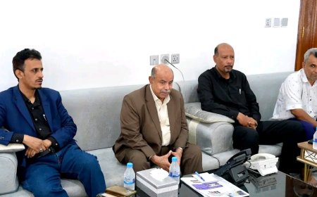 عضو مجلس القيادة الخنبشي يلتقي أهالي ضحايا أحداث المكلا ويؤكد مساندة السلطة المحلية لهم