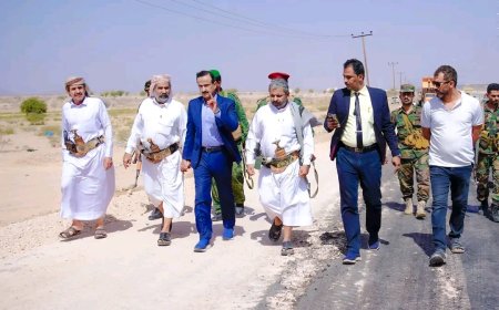 المحافظ بن الوزير يدشّن أعمال الأسفلت للمرحلة الثالثة من مشروع تأهيل المدخل الغربي لمدينة عتق