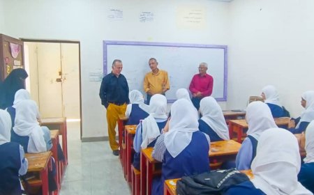 الموسيقار أحمد بن غودل يزور مدارس وثانوية التفوق العالمية بالمعلا