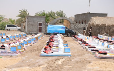 تعز.. الوصول الإنساني تقدم مساعدات إغاثية غذائية وايوائية لمتضرري السيول والامطار في المخا