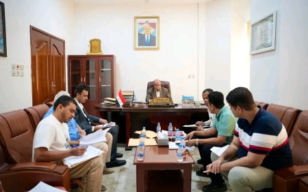 عضو مجلس القيادة محافظ حضرموت يؤكد الالتزام بالنزاهة والشفافية في مشاريع المناقصات بالمحافظة