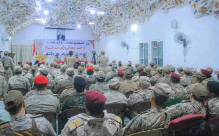 وزير الدفاع يتفقد المنطقة العسكرية السادسة في الجوف