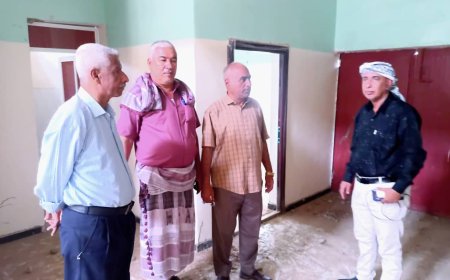 مدير زنجبار يسلم الوحدة الصحية بدهل أحمد للمقاول لتأثيثها