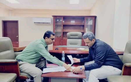 محافظ لحج "مراد الحالمي" يناقش مدير عام الصحة إطلاق حملة رش ضبابي ورذاذي لمكافحة البعوض في الحوطة وتبن