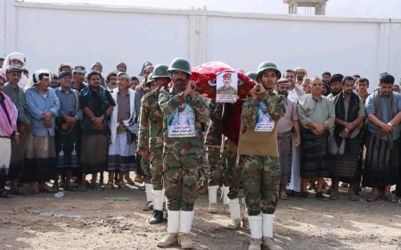 بحضور رسمي وشعبي.. اللواء الثاني دفاع شبوة يقيم مراسم تشييع الفقيد العقيد علي مبارك السقاف ركن تدريب اللواء في مسقط رأسه بمديرية بيحان