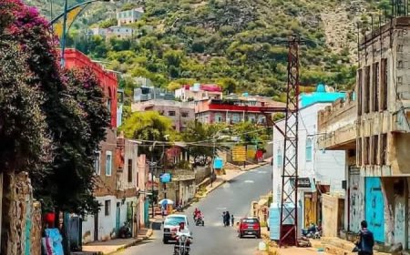 عاجل | وفاة الطفل خالد وليد (11) عاماً متأثرًا بإصابته بقصف حوثي بالمجلية  وسط تعز