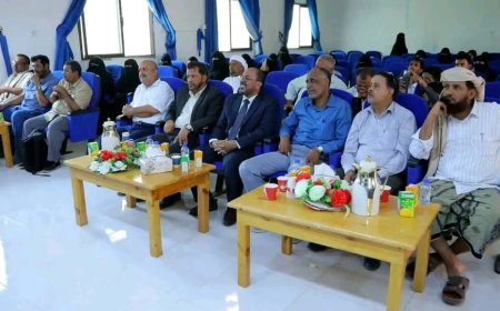 نواب رئيس جامعة المهرة يدشنون كتابي نبض الحرف الجزء الثاني وانهيار الحضارة الرقمية بكلية التربية