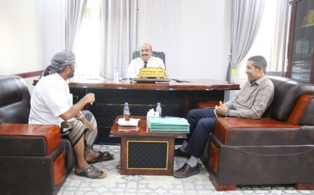 مدير تربية ساحل حضرموت يطلع على نشاط المطبخ المدرسي بالمحافظة ويشيد بخدماته