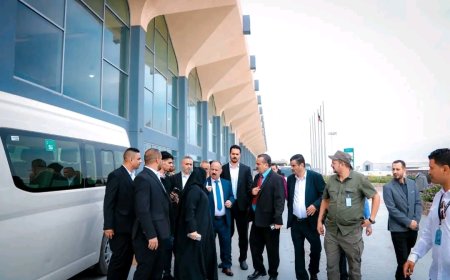 وزير النقل يتفقد سير العمل و مستوى الأداء في مطار عدن الدولي