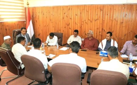 اجتماع لمناقشة إشكاليات العلاقة وتداخل الصلاحيات بين فروع الأجهزة التنفيذية بوادي حضرموت والجهات الحكومية المركزية