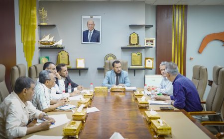 المحافظ شيخ يوجه بمسح عاجل للمباني الآيلة للسقوط وبدء تأهيلها بدعم السلطة المحلية والقطاع الخاص