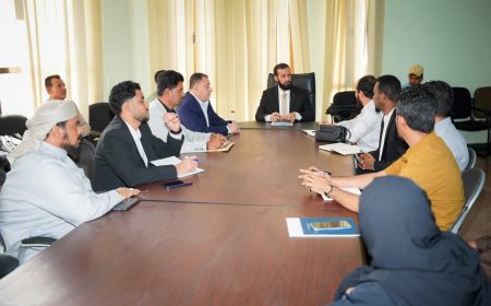 محافظ أبين يناقش مع مؤسسة استجابة ويشدد على توسيع تدخلاتها في المحافظة