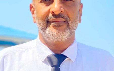 منتسبو الهيئة العامة لحماية البيئة لحج يهنئون مدير الفرع بمناسبة خطوبة نجله