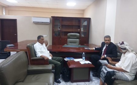 محافظ لحج "الحالمي" يلتقي مدير عام يهر لمناقشة الأوضاع الخدمية والتنموية بالمديرية