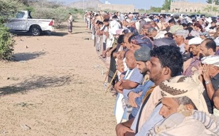 تشييع كبير وجنازة حاشدة لوالدة العميد سامي السعيدي في منطقة مكرارة بدثينة أبين