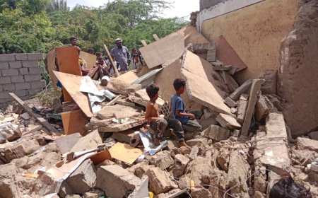 بعد تهدم وسقوط منزلها بدهل أحمد أسرة تناشد السلطة المحلية وأهل الخير مساعدتها