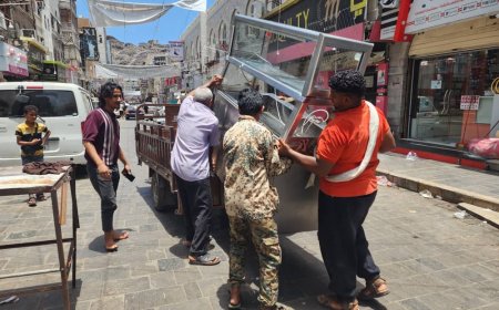 حملة ميدانية متواصلة لتنظيم حركة السير والأسواق بمديرية صيرة بعدن