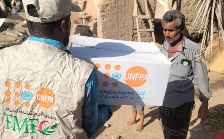 بالتنسيق مع الشؤون الاجتماعية أبين.. المؤسسة الطبية الميدانية تغيث أسرة تهدم منزلها جراء المنخفض الجوي