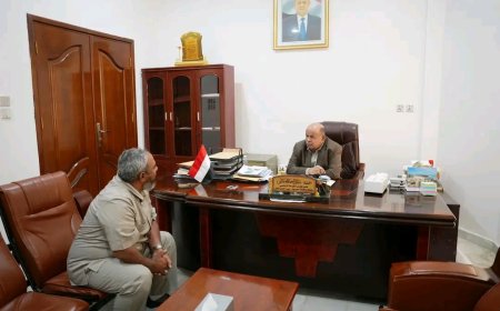 عضو مجلس القيادة محافظ حضرموت يطّلع على نشاط المعهد الديمقراطي الوطني ويؤكد دعم تأهيل القيادات الشابة وتعزيز العمل المدني