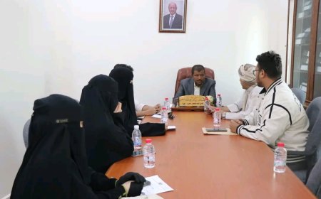 الأمين العام لمحلي المهرة يؤكد دعم السلطة المحلية لجهود مكافحة الابتزاز الإلكتروني وتعزيز الأمن الرقمي