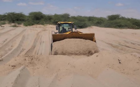 استمرار أعمال إعادة تأهيل عقمة السادة وسحيفة الماس وتصفية مجرى وادي أمهارية بدلتا أبين