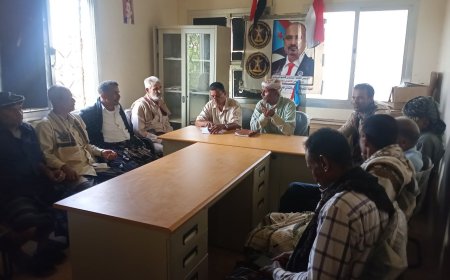 رئيس تنفيذية انتقالي زنجبار يعقد اجتماعًا برؤساء اللجان المحلية بالمديرية