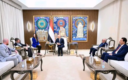 رئيس مجلس القيادة يؤكد اهمية البناء على ردع النظام الإيراني لإنهاء تهديد مليشياته في المنطقة