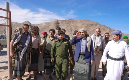 المحافظ بن الوزير يقوم بزيارة تفقدية لمنطقة خورة، ويدشن اولى مشاريع الطرق "طريق الحجر خورة"