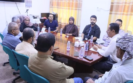 مناقشة آلية تنفيذ المرحلة الثانية من مشروع تعزيز الوعي الصحي لزيادة الطلب على التحصين في مديريتي تريم والقطن