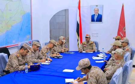 رئيس هيئة الأركان يرأس اجتماعًا عسكريًا موسعًا لتعزيز الجاهزية والتنسيق العملياتي