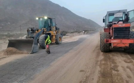 بتوجيهات وزير الاشغال ومتابعة المحافظ بن الوزير.. استمرار الأعمال الطارئة لمعالجة أضرار السيول في شبوة