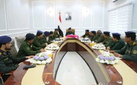 وزير الداخلية يترأس اجتماعاً لوكلاء ومدراء عموم الوزارة في العاصمة المؤقتة عدن