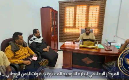 لقاء ودي يجمع قائد قوات الأمن الوطني بأبين بقيادات محلية وخدمية في أبين