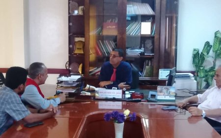 مدير عام مكتب الصحة بلحج يناقش مع الهلال الأحمر القطري استكمال تجهيزات مركز الغسيل الكلوي