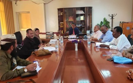 مدير عام مكتب الصحة بلحج يناقش مع منظمة أطباء بلا حدود تدخلاتها في تبن وطور الباحة