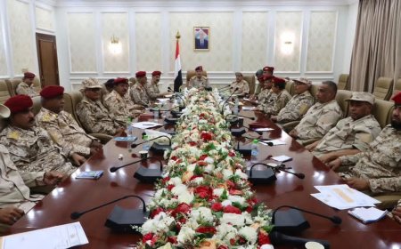 وزير الدفاع يجتمع بهيئة القوى البشرية ويشدد على مواصلة جهود ضبط البيانات