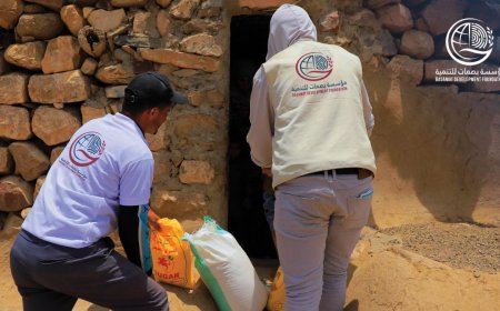 مؤسسة بصمات للتنمية تنفذ إغاثة عاجلة للأسر المتضررة من السيول في مديريتي الوازعية والمخا بمحافظة تعز