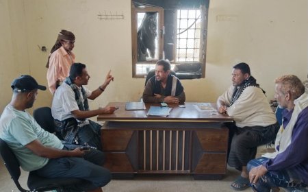 مدير عام خنفر "اليوسفي" يزور قسم شرطة الكود ويطّلع على سير العمل الأمني