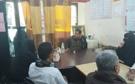 مدير عام مديرية خنفر يزور مجمع أروى للبنات بالكود ويطلع على سير العملية التعليمية