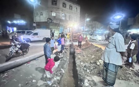 لودر.. تنفيذ أعمال استبدال خط صرف صحي متهالك بمساهمة رسمية ومجتمعية