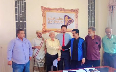 مدير إعلام أبين ينجح في حل الخلاف بين مدير الكهرباء والصحفي جمال حسين  وإنهاء القضية من النيابة