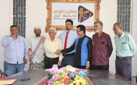 بجهود قادها د. ياسر باعزب: إنهاء الخلاف بين مدير كهرباء أبين والإعلامي جمال محمد حسين وسحب القضية من النيابة