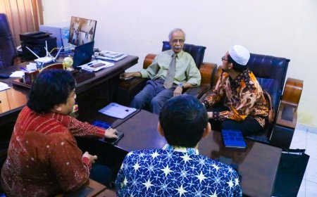 السفير البحسني يلتقي القائم بأعمال السفير الأندونيسي لدى اليمن غير المقيم لبحث سبل تعزيز وتطوير العلاقات بين البلدين