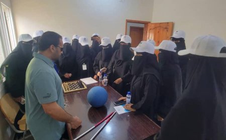 طالبات مركز خديجة يزرن جمعية رؤية ضمن ملتقى الإبداع الخامس عشر ويطلعن على عالم المكفوفين وإبداعاتهم