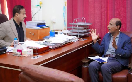 المحافظ بن الوزير يطّلع على سير العملية التعليمية ويوجّه بصرف حوافز المعلمين في شبوة