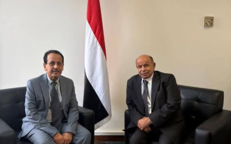 عضو مجلس القيادة الخنبشي يزور السفارة اليمنية في الرياض ويطلع على أوضاعها والخدمات المقدمة للمواطنين