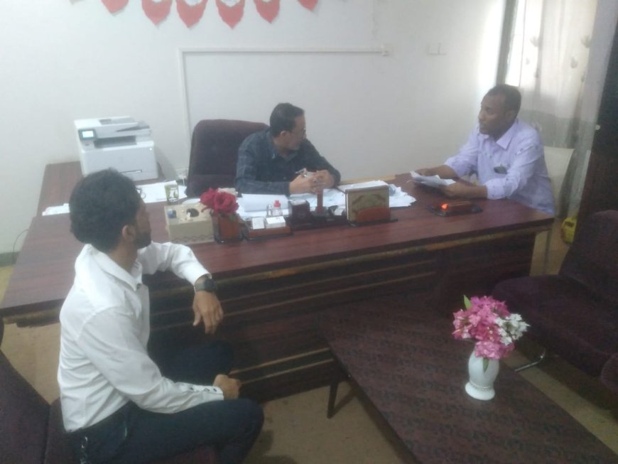 مدير عام مستشفى الأمراض النفسية يلتقي مهندس تقنية المعلومات عمرو مبروك